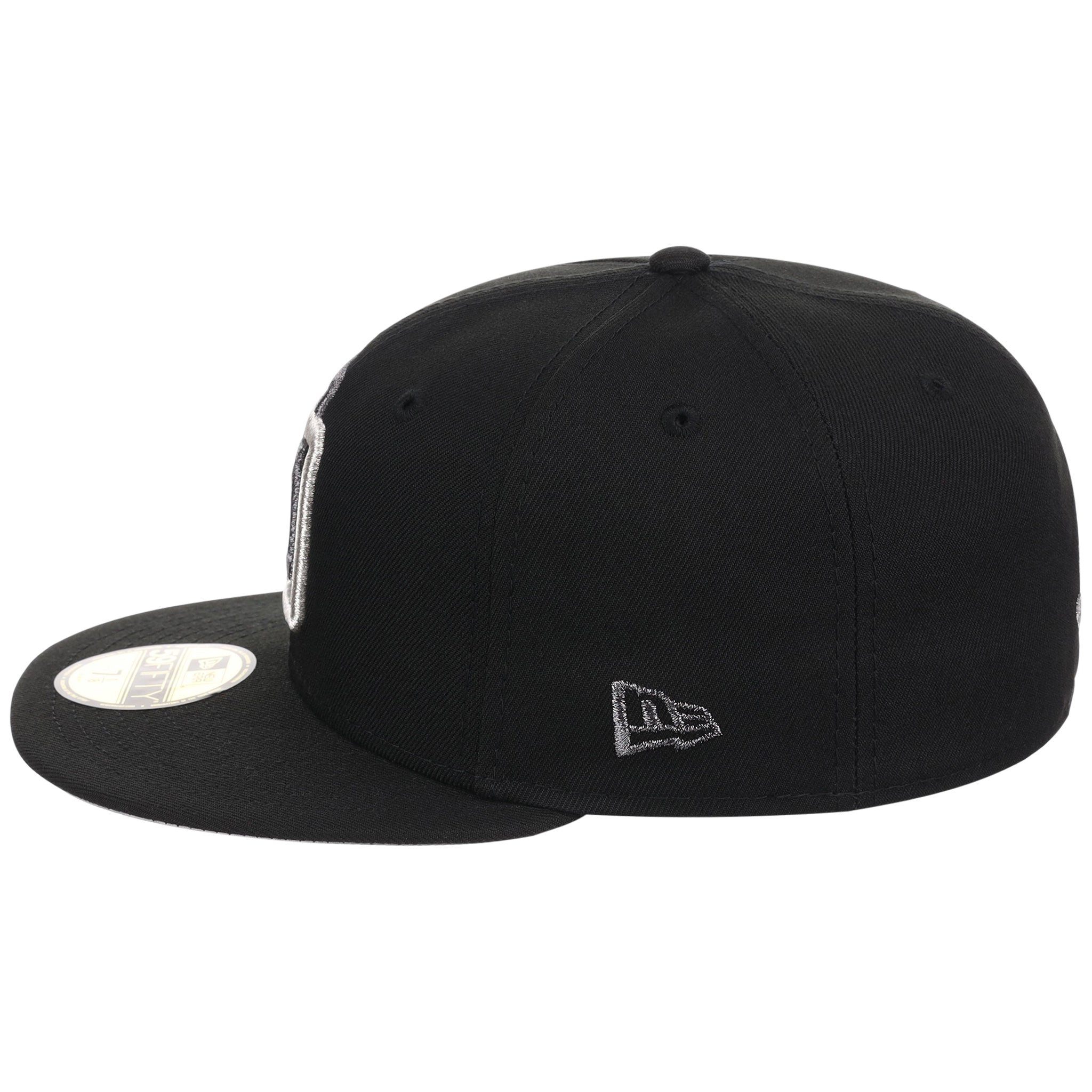 Crown the Country: Dominican Republic New Era 59FIFTY Liquid Titanium