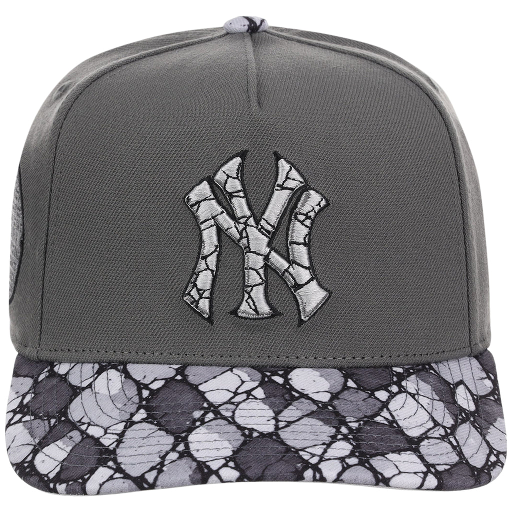 New York Yankees MLB Concrete Jungle Mitchell & Ness Pro Pinch