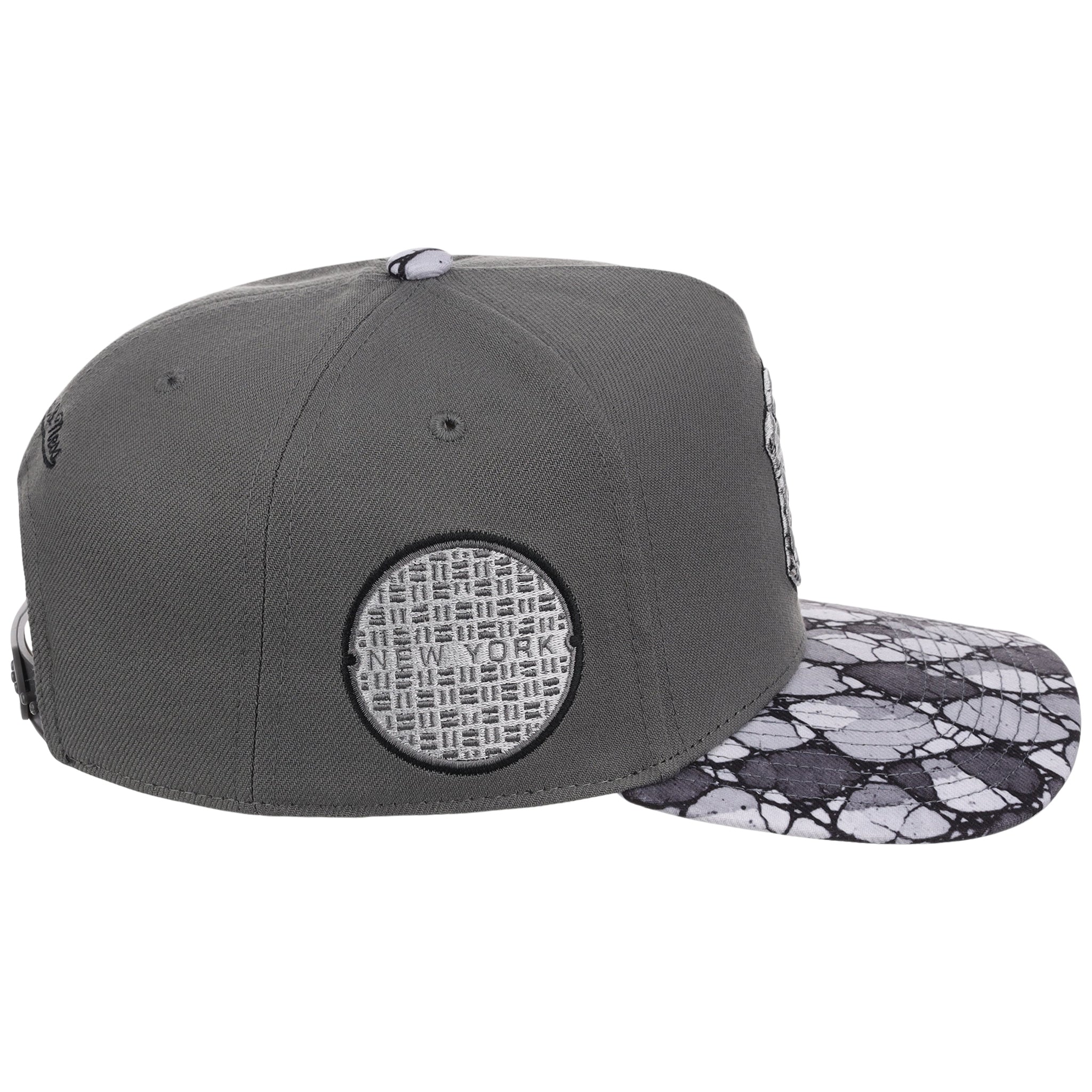 New York Yankees MLB Concrete Jungle Mitchell & Ness Pro Pinch