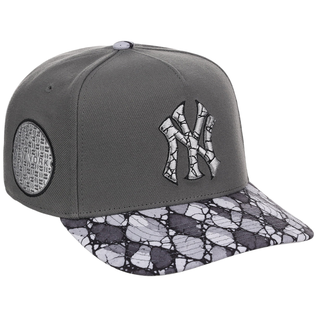 New York Yankees MLB Concrete Jungle Mitchell & Ness Pro Pinch