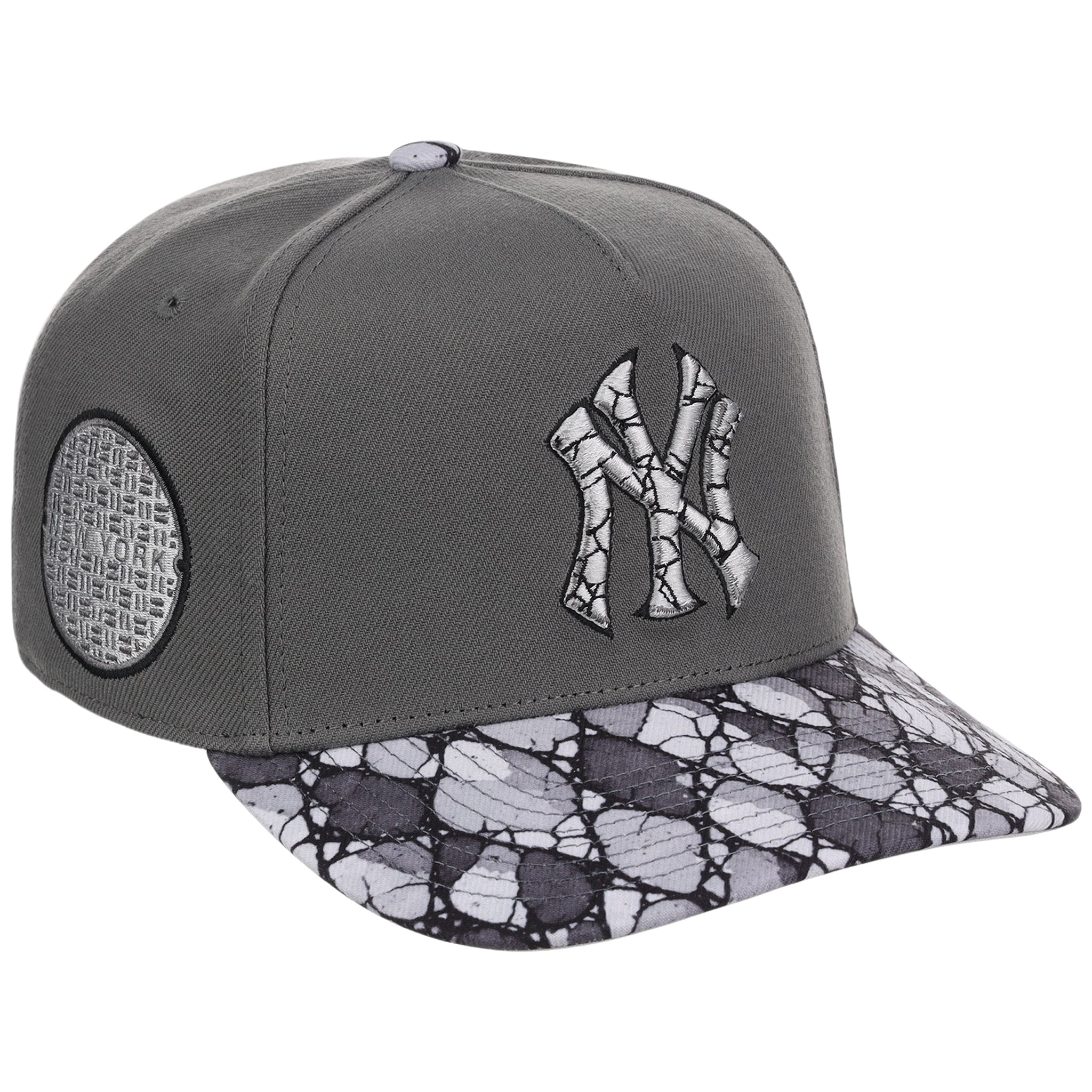 New York Yankees MLB Concrete Jungle Mitchell & Ness Pro Pinch