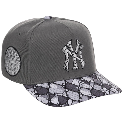 New York Yankees MLB Concrete Jungle Mitchell & Ness Pro Pinch
