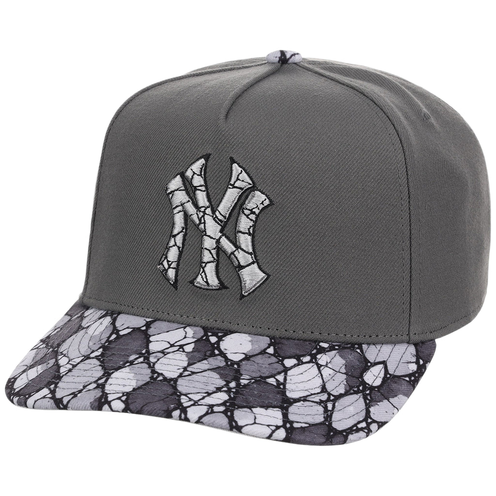 New York Yankees MLB Concrete Jungle Mitchell & Ness Pro Pinch