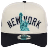 New York Yankees - New York Crown the City -  Liberty  New Era 9FORTY - Chrome/Navy