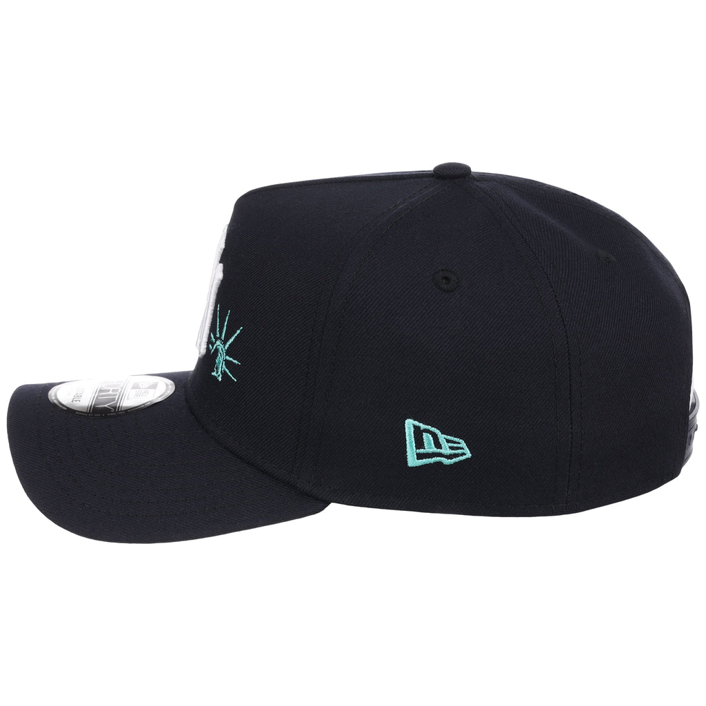 New York Yankees - New York Crown the City -  Liberty Element  New Era 9FORTY - Navy/Navy