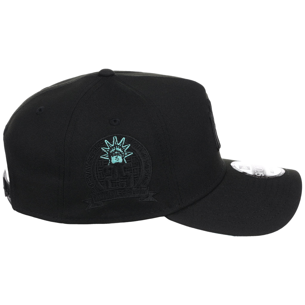 New York Yankees - New York Crown the City -  Liberty Element  New Era 9FORTY - Black/Black