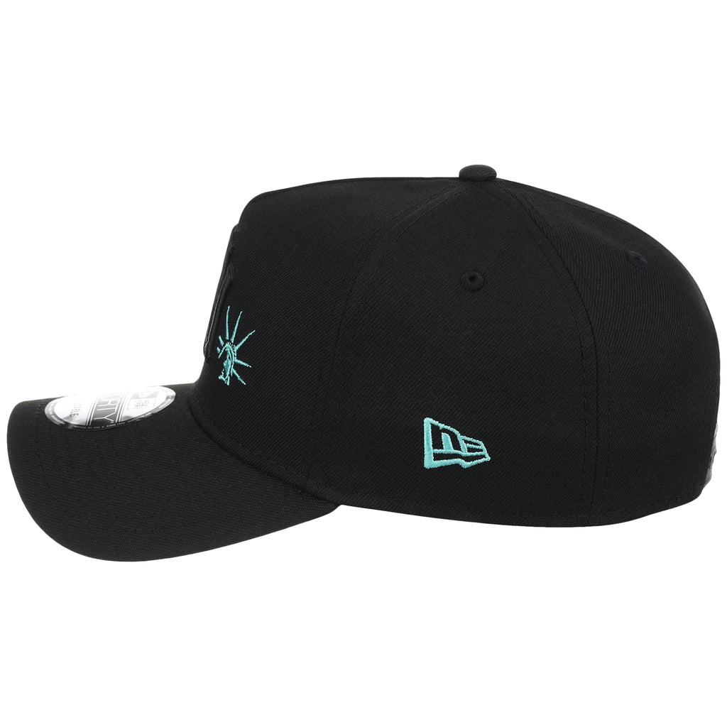New York Yankees - New York Crown the City -  Liberty Element  New Era 9FORTY - Black/Black