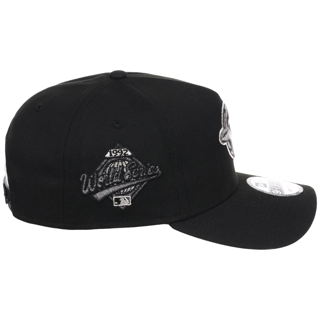 Toronto Blue Jays Toronto Crown the City - Liquid Titanium New Era 9FORTY (Black/Black)