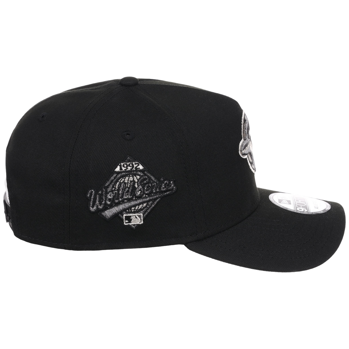 Toronto Blue Jays Toronto Crown the City - Liquid Titanium New Era 9FORTY (Black/Black)