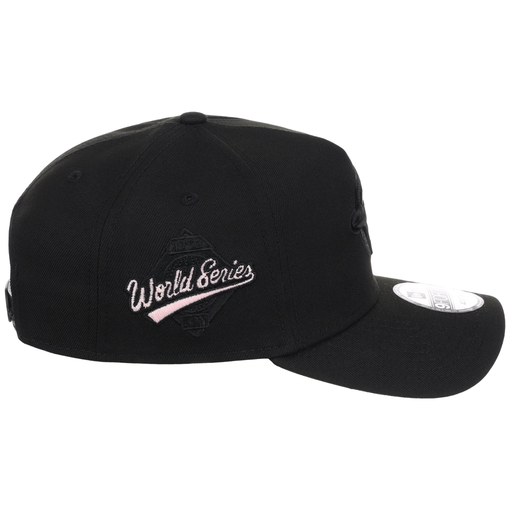 Toronto Blue Jays Toronto Crown the City - Black Pop Pink New Era 9FORTY (Black/Black)