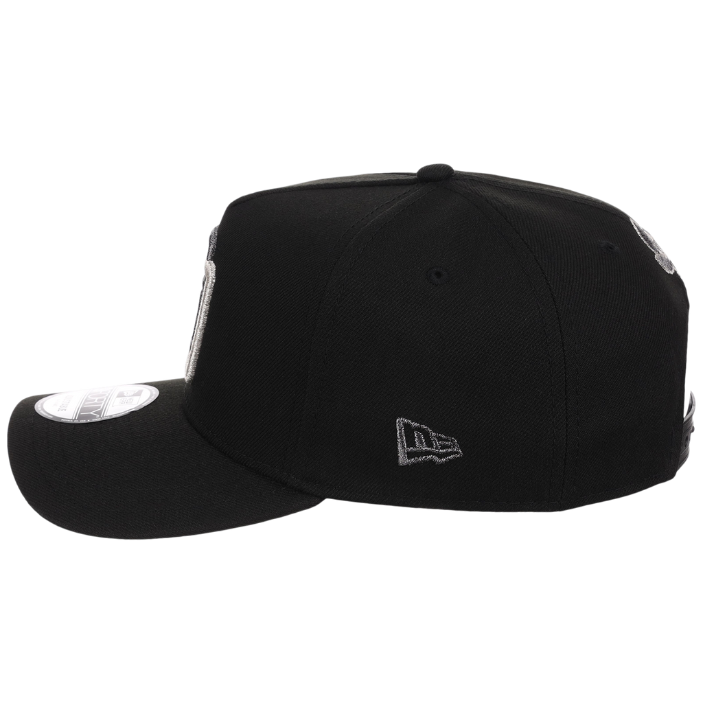 Crown the Country: Dominican Republic New Era 9FORTY Liquid Titanium