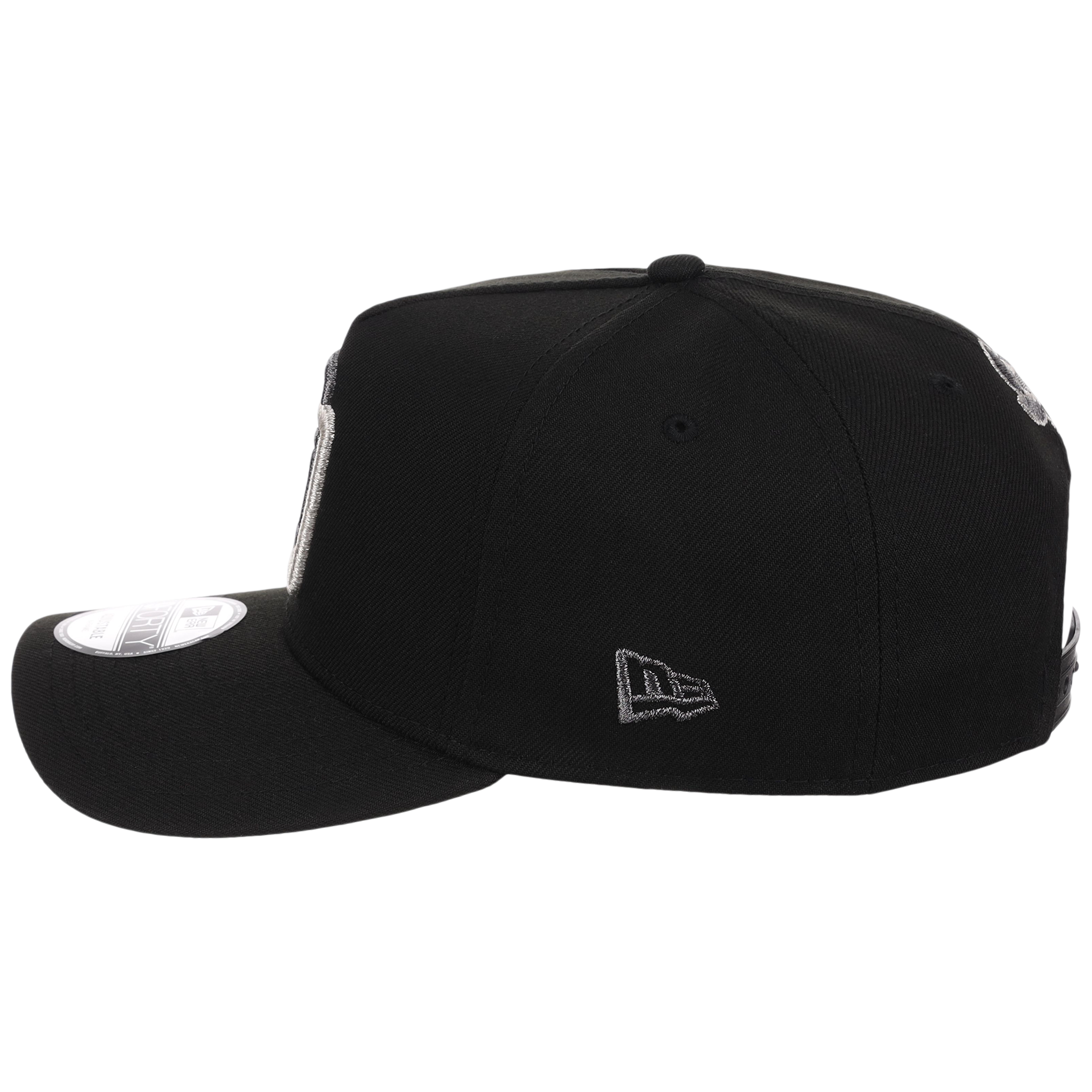 Crown the Country: Dominican Republic New Era 9FORTY Liquid Titanium