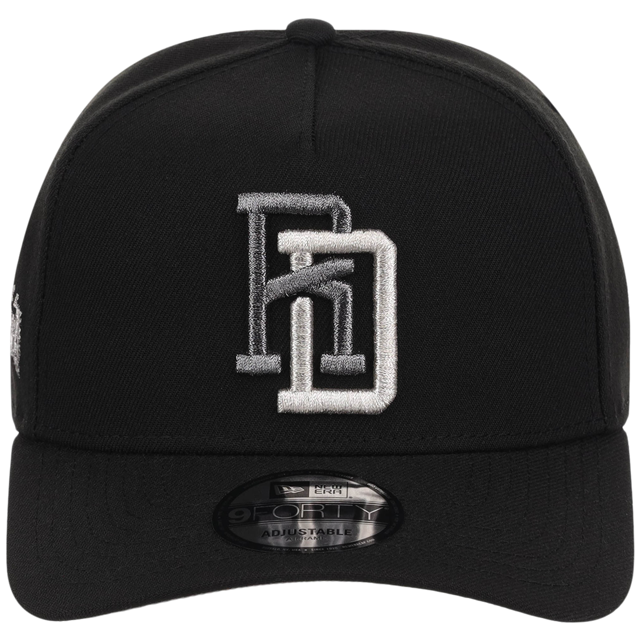 Crown the Country: Dominican Republic New Era 9FORTY Liquid Titanium